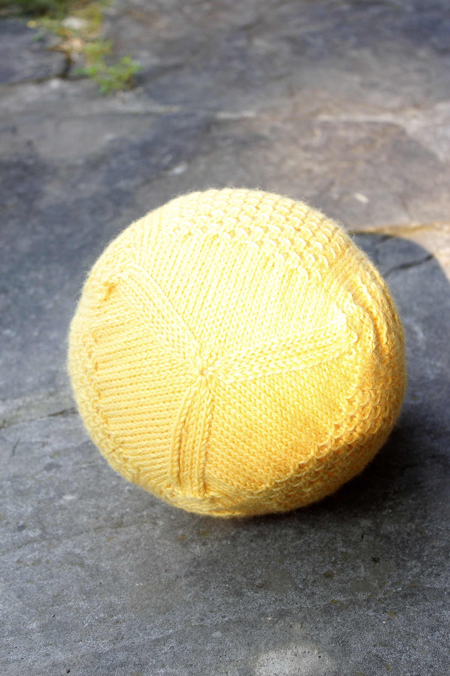 Blocking knitting using a balloon